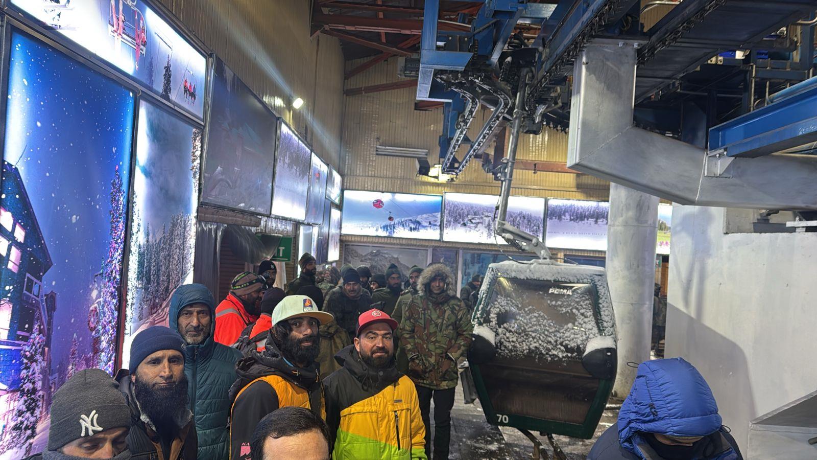 Gondola service in Gulmarg resumes after brief technical fault: Official