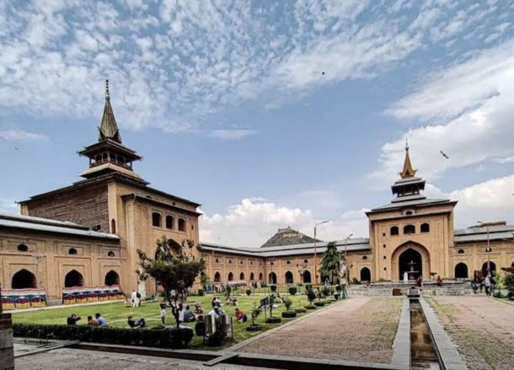 Mufti-e-Azam J&K Condemns Closure of Jama Masjid on Shab-e-Barat
