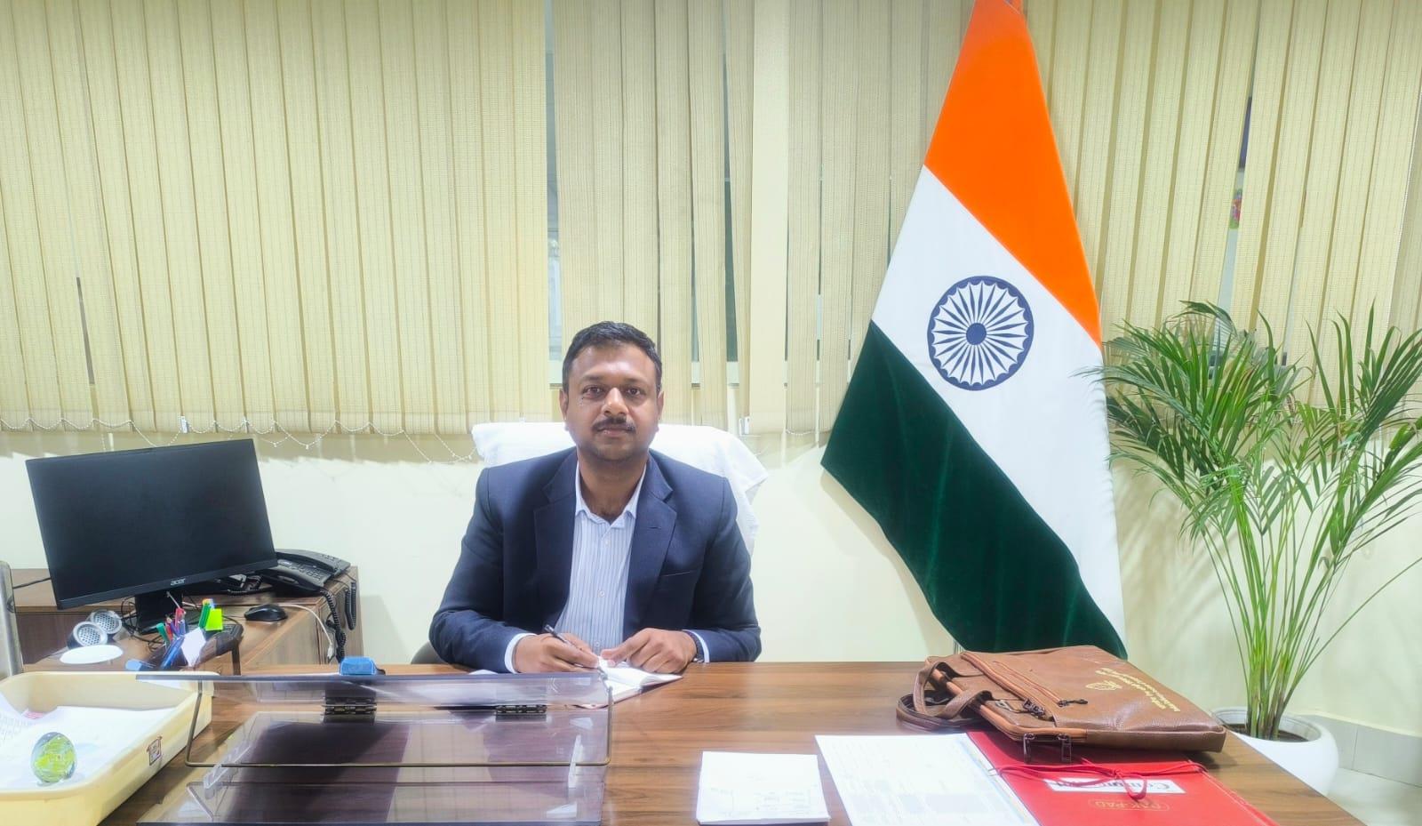 J&K CM Lauds Railway Official Uchit Singhal for Exemplary Service