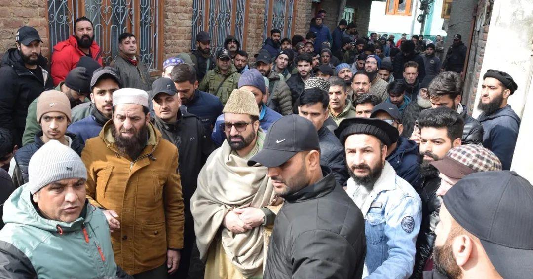 Mirwaiz Expresses Deep Anguish Over Nowhatta and Chattabal Fire Incidents