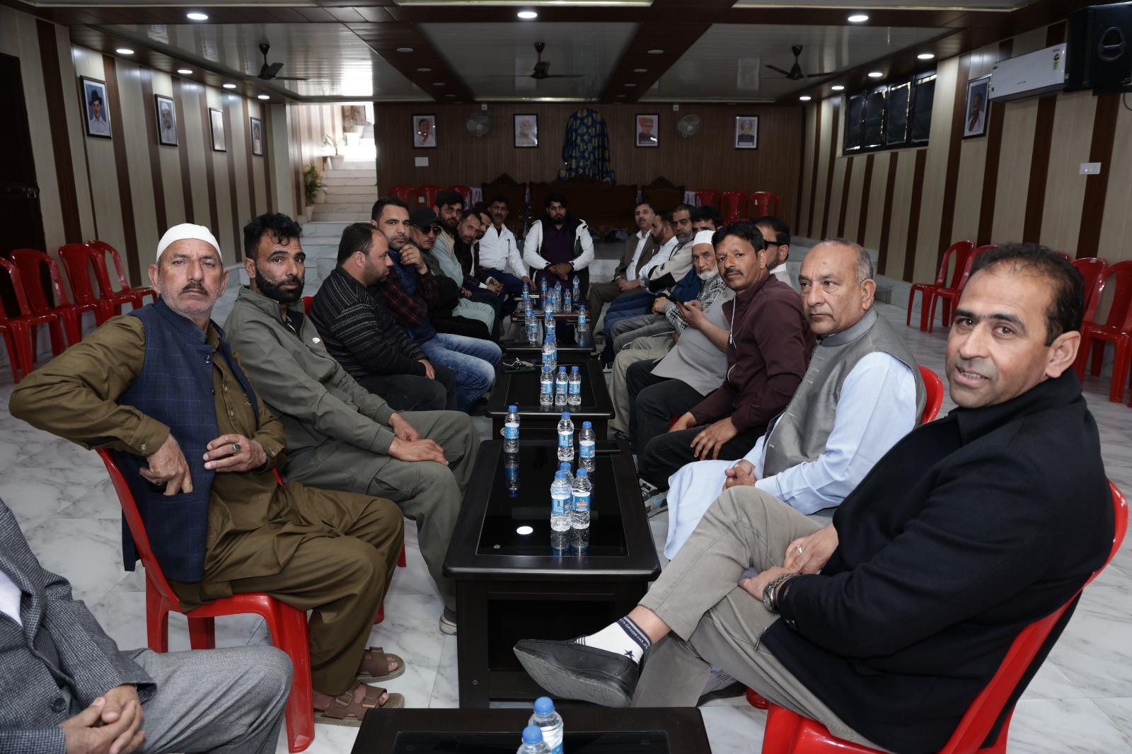 Panchayat Representatives Meet Tantrey Brothers to Discuss Bandipora’s Development