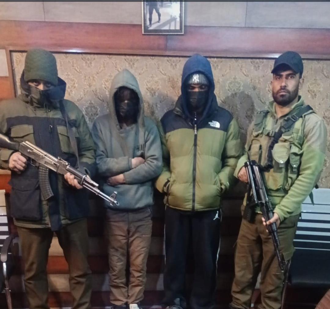 Baramulla Police Arrests Two Drug Peddlers, Seizes Narcotics in Tangmarg