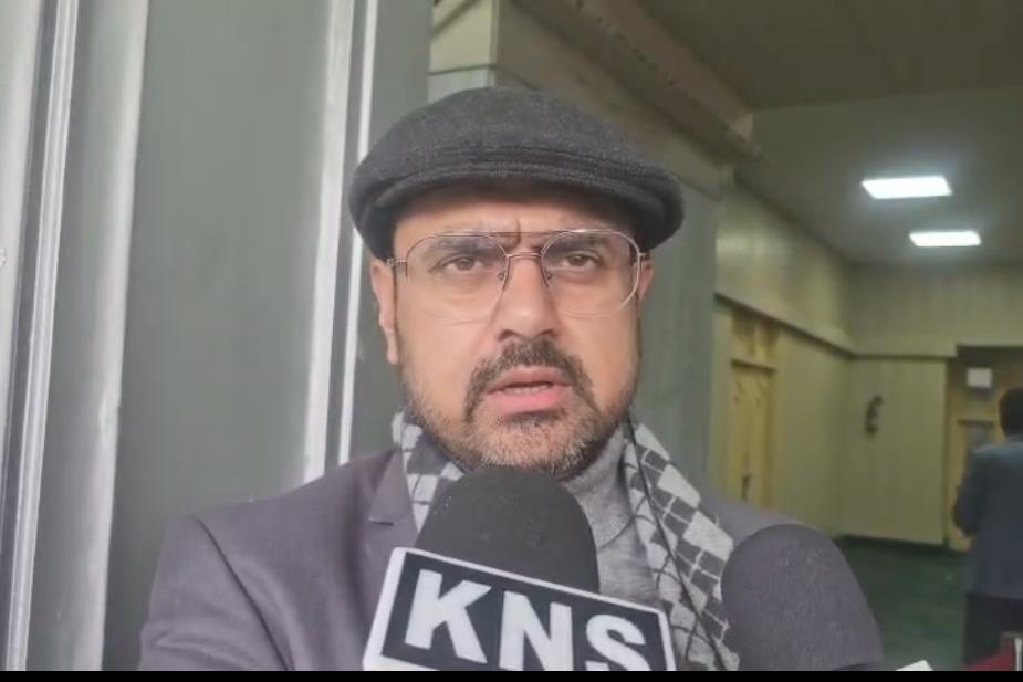 Satish Sharma backs Omar Abdullah, targets opposition leaders