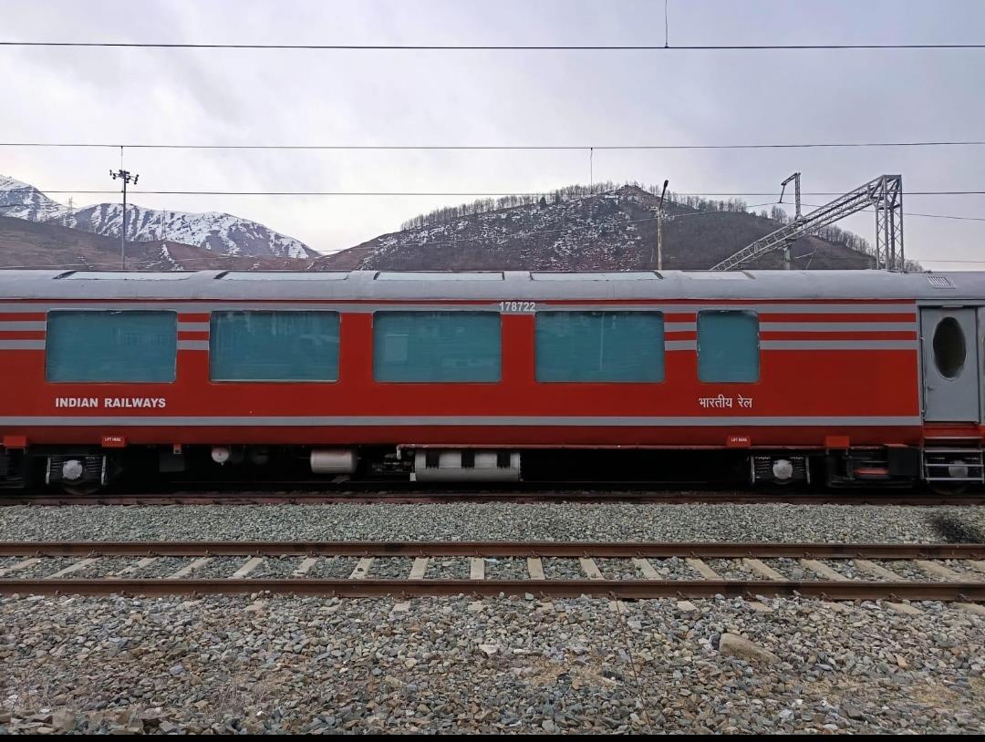 Northern Railway Introduces Panoramic Vistadome Coach in Kashmir, Extends Service to Katra