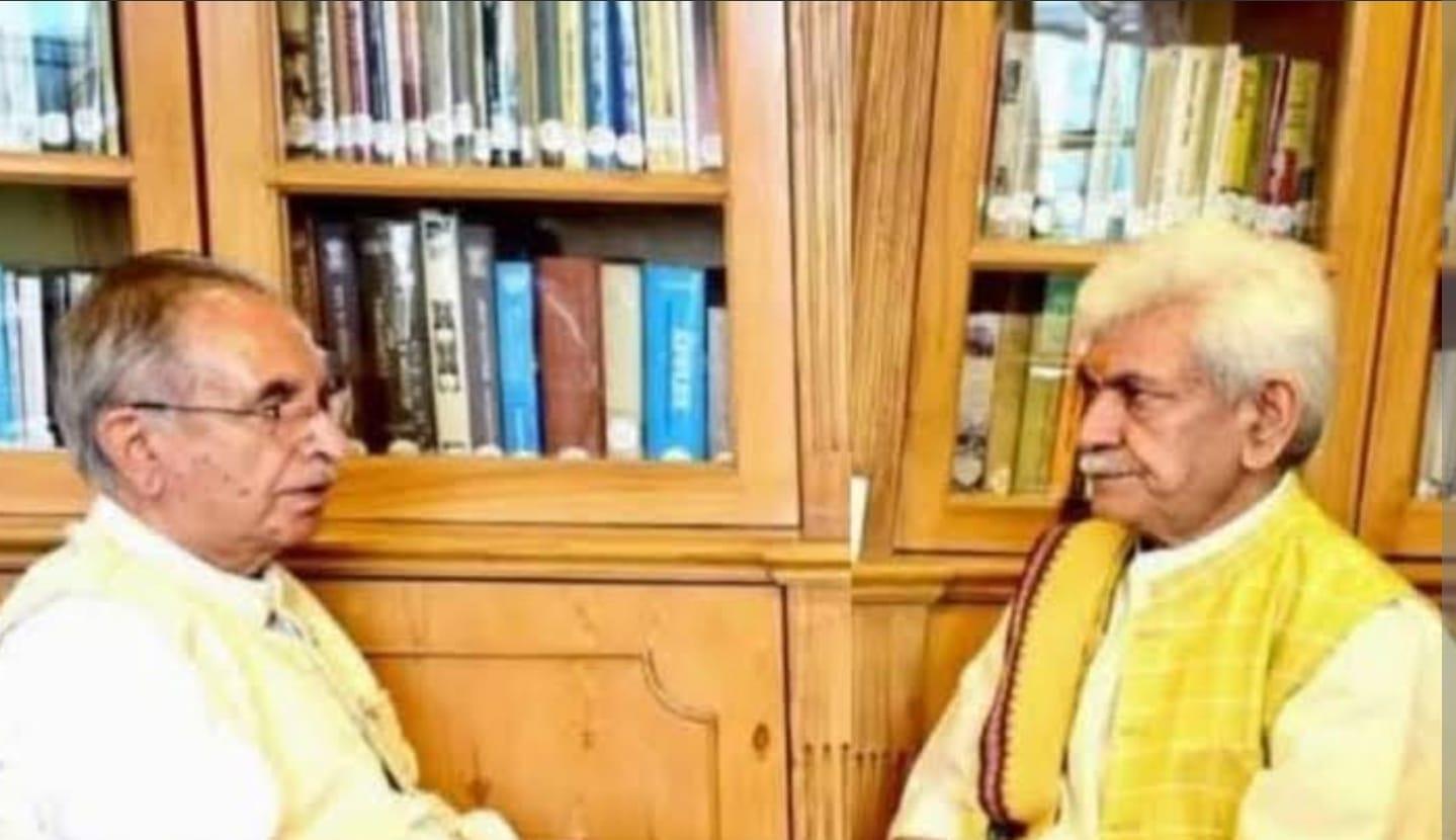 Ghulam Hassan Mir Meets LG Manoj Sinha, Seeks Reopening of Tourist Spots in Gulmarg