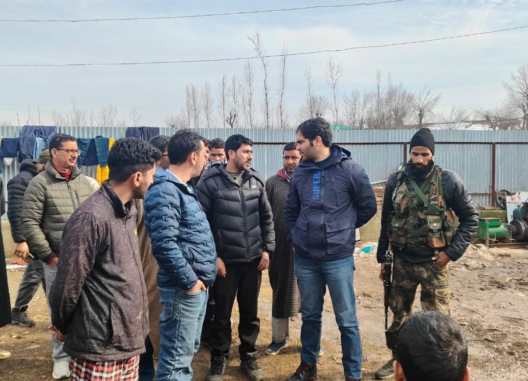 Tehsildar Tangmarg Visits Blaze-Hit Family in Hariwatnoo, Orders Immediate Relief