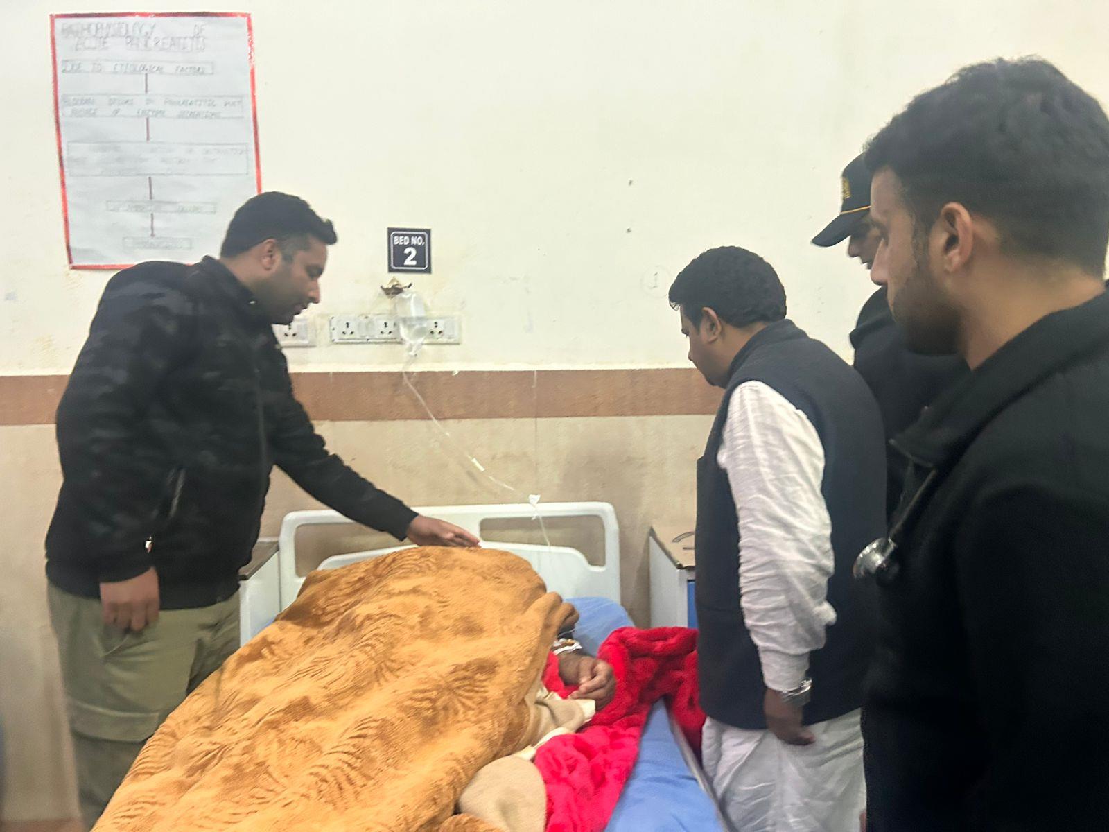 MLA Iftkhar Ahmed Visits Injured Tempoo Accident Patients at GMC Rajouri at Midnight