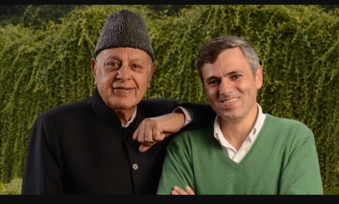 Dr. Farooq, Omar Abdullah greets people on Urs of Hazrat Mian Abdullah Larvi (RA)