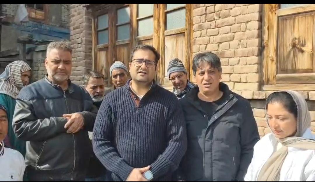 PDP Leaders Tour Dakpura Jamalatta, Urge Immediate Redressal of Civic Issues
