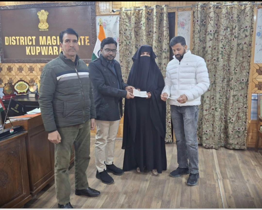 DC Kupwara Distributes ₹2 Lakh Financial Aid to Families of Road Accident Victims