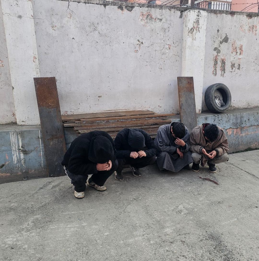 Four arrested for theft of iron plates from Pindobal bridge site