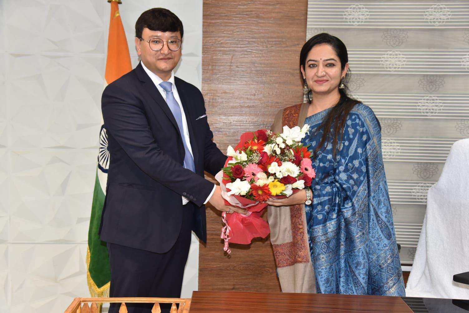 Minga Sherpa assumes charge as DC Udhampur