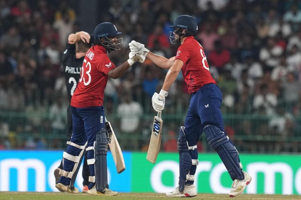 England Victory Revives Pakistan’s Semi-Final Hopes