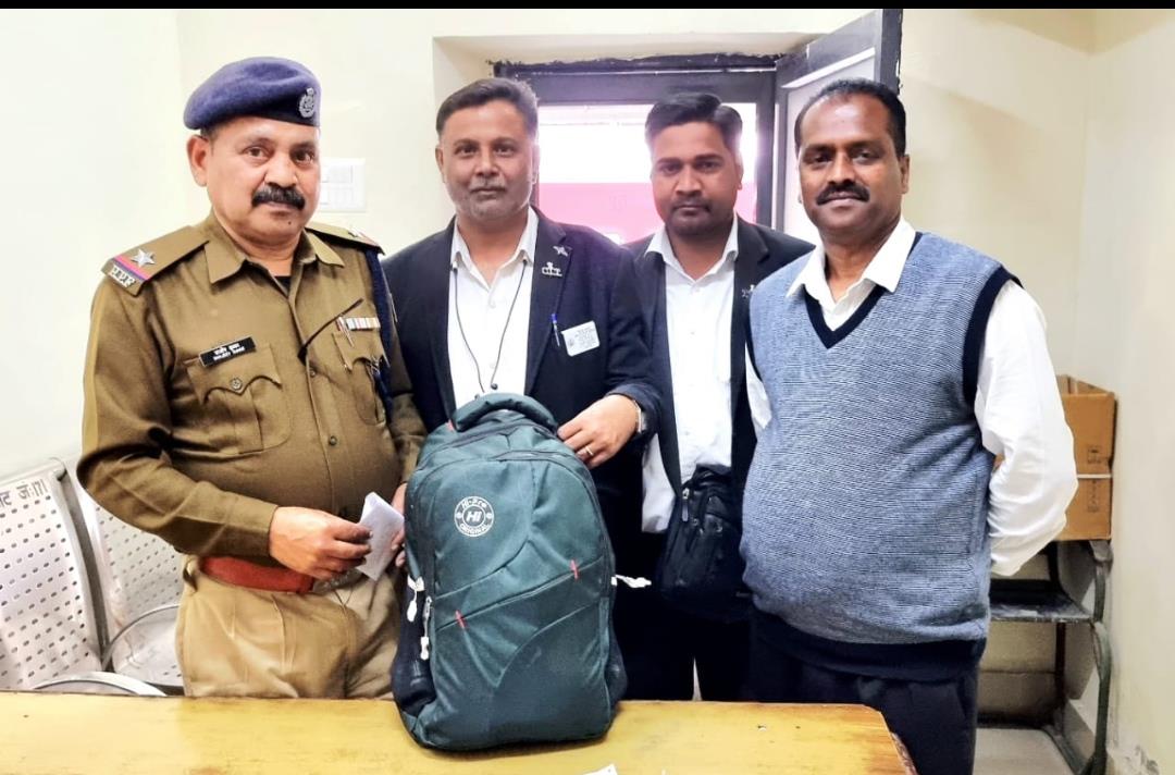 Railway staffs honesty, passenger service sets benchmark in Jammu division