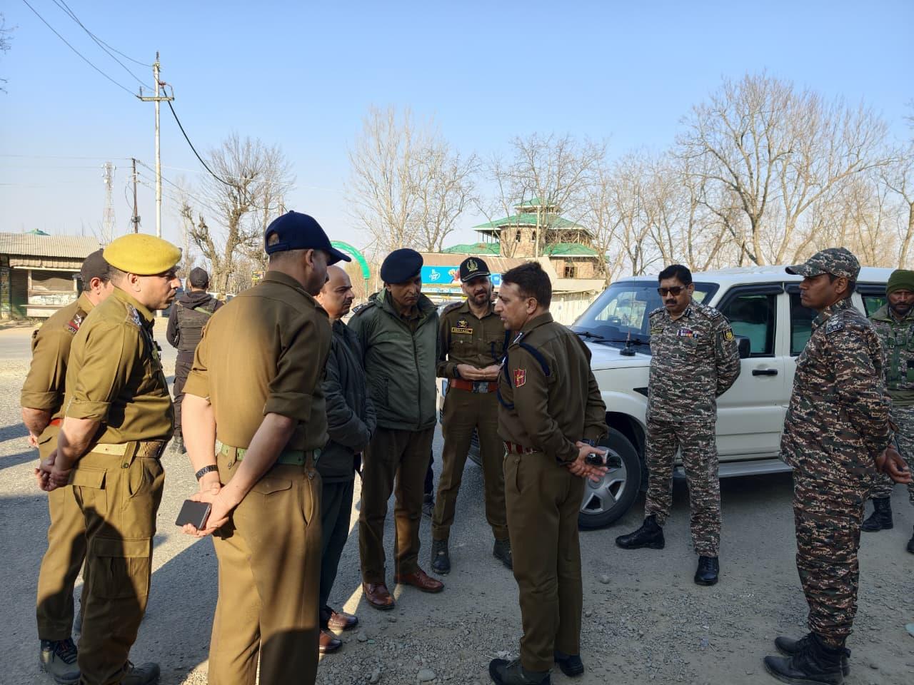 DIG NKR Reviews Law & Order Arrangements at Peaceful Protest Sites in Sopore and Baramulla