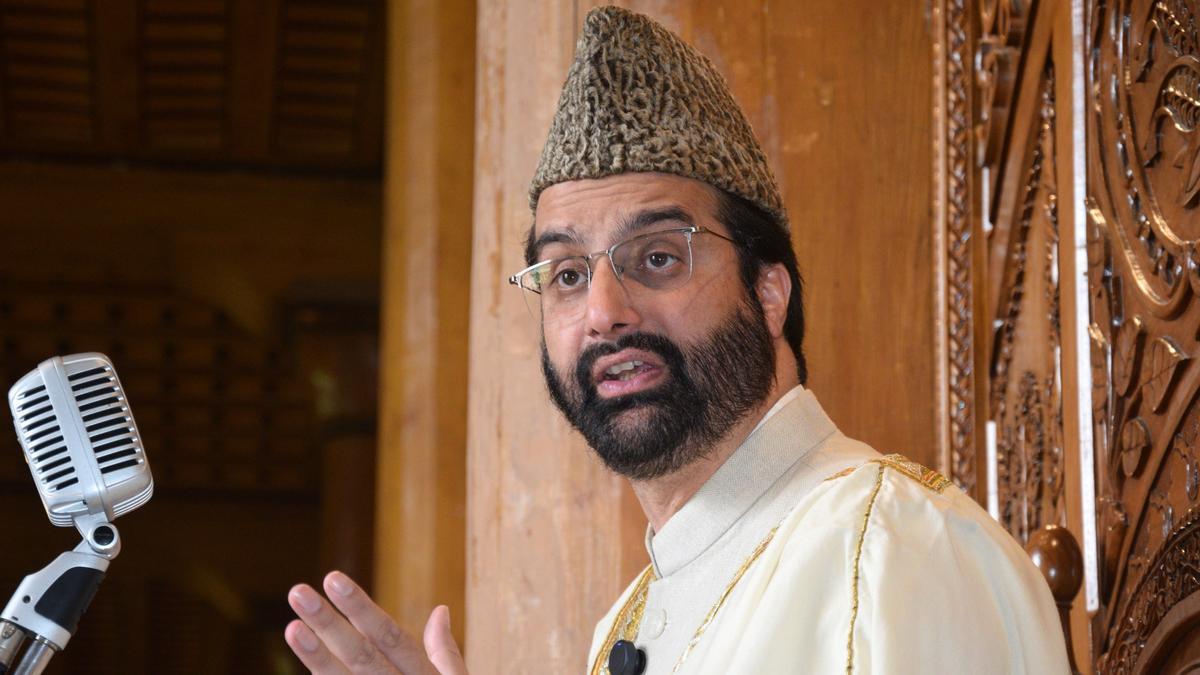 Mirwaiz seeks release of detainees, flags curbs on media accounts