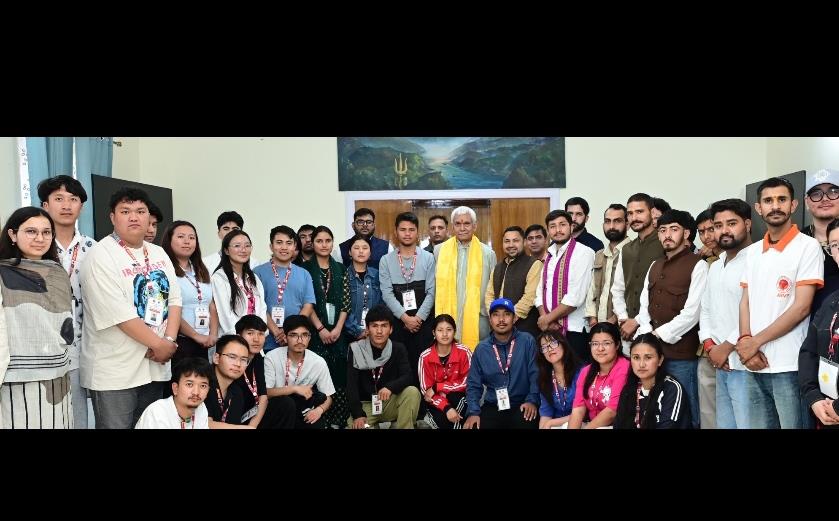 LG Sinha interacts with students from Ladakh on 'Rashtriya Ekatmata Yatra' in Jammu