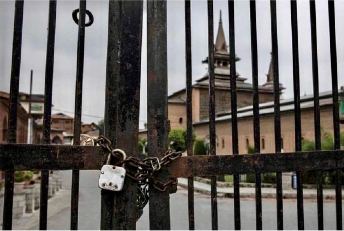 Mirwaiz Condemns Jamia Masjid Closure on Sacred Friday