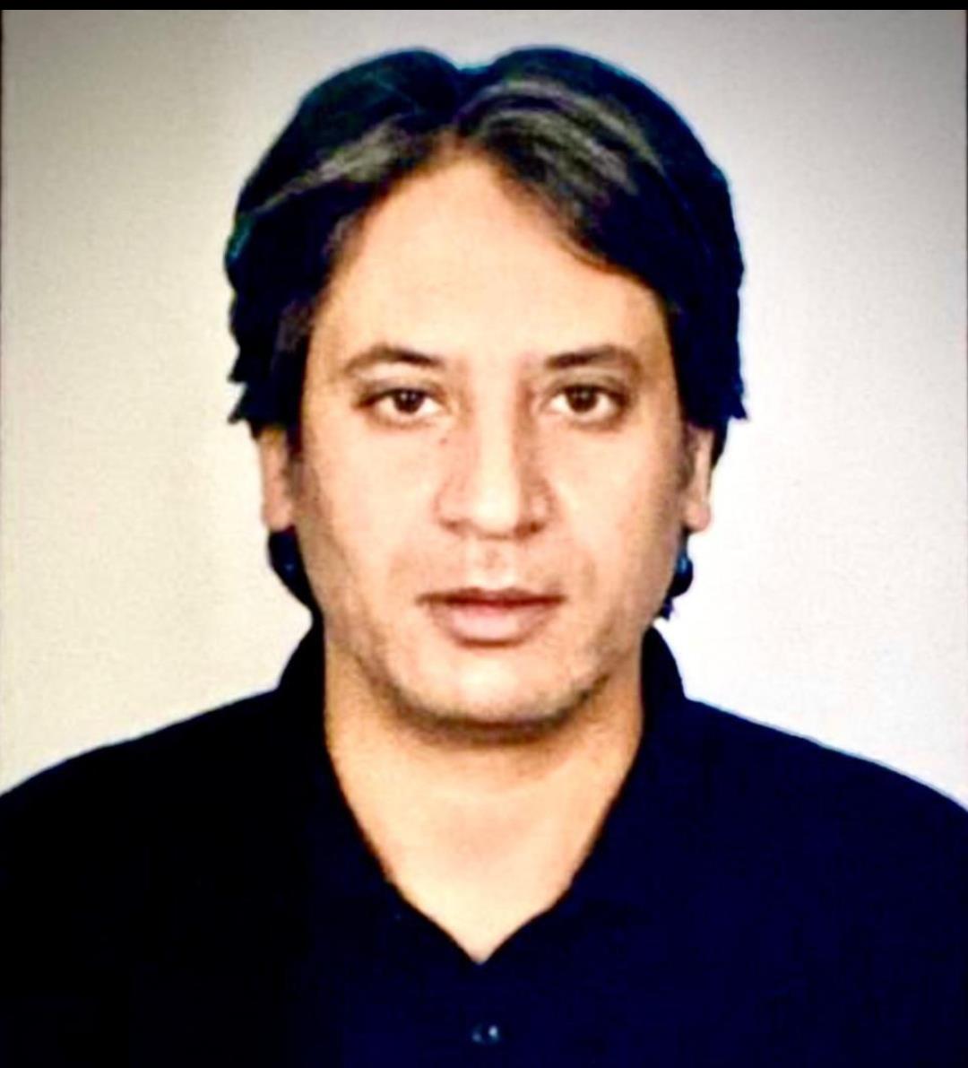 Arif Laigroo Greets People on Shab-e-Qadr