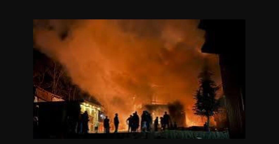 Man Dies in Pahalgam Fire, Several Buildings Gutted
