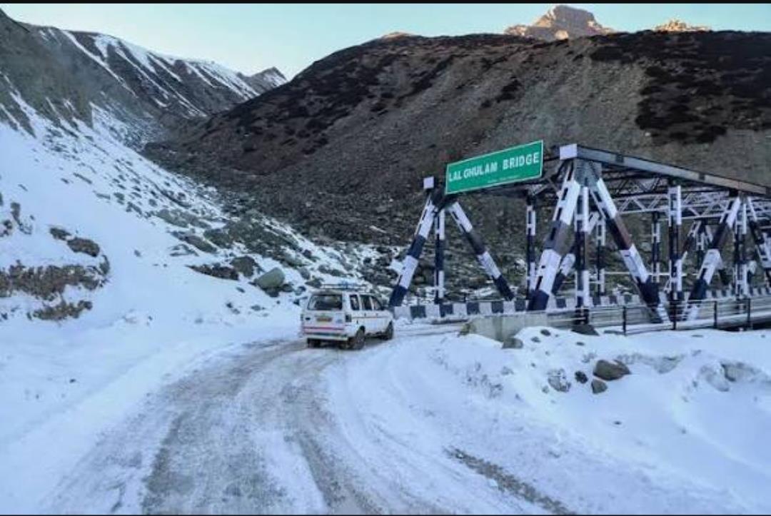 Mughal Road Closed Following Fresh Snowfall at Pir Ki Gali