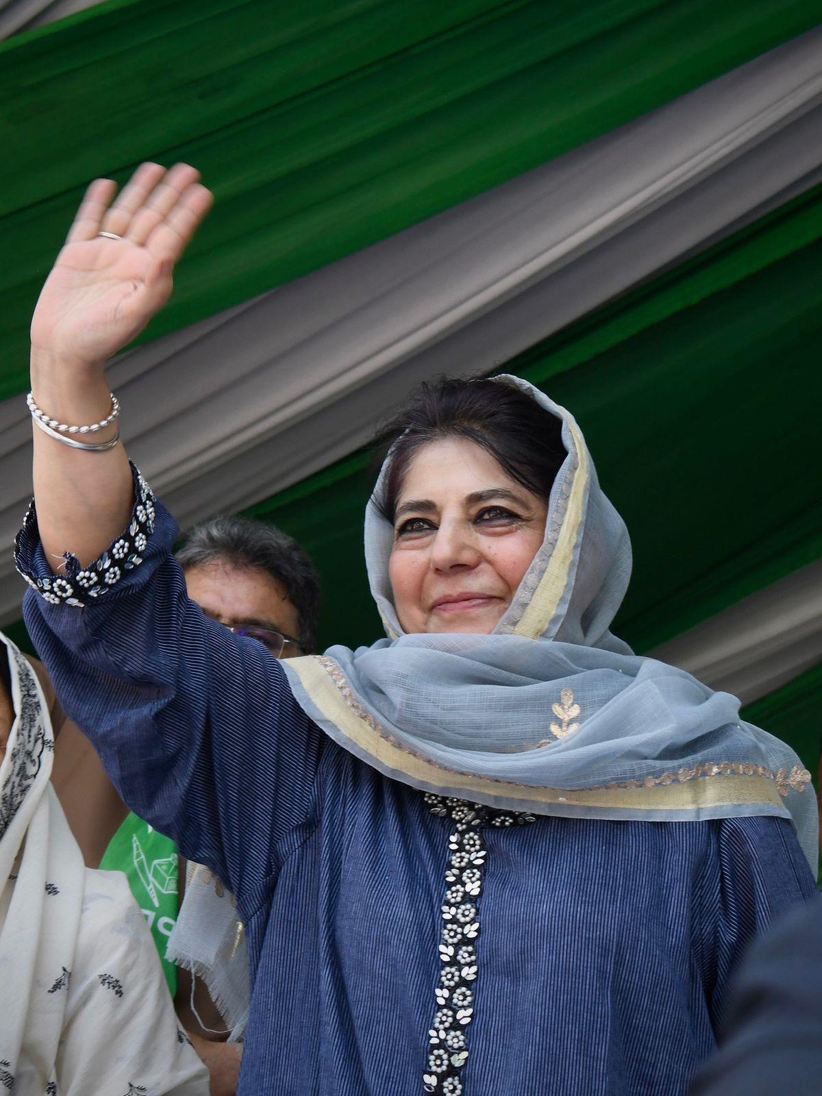 Mehbooba Mufti Greets Kashmiri Pandits on Navreh, Extends Wishes on Navratri