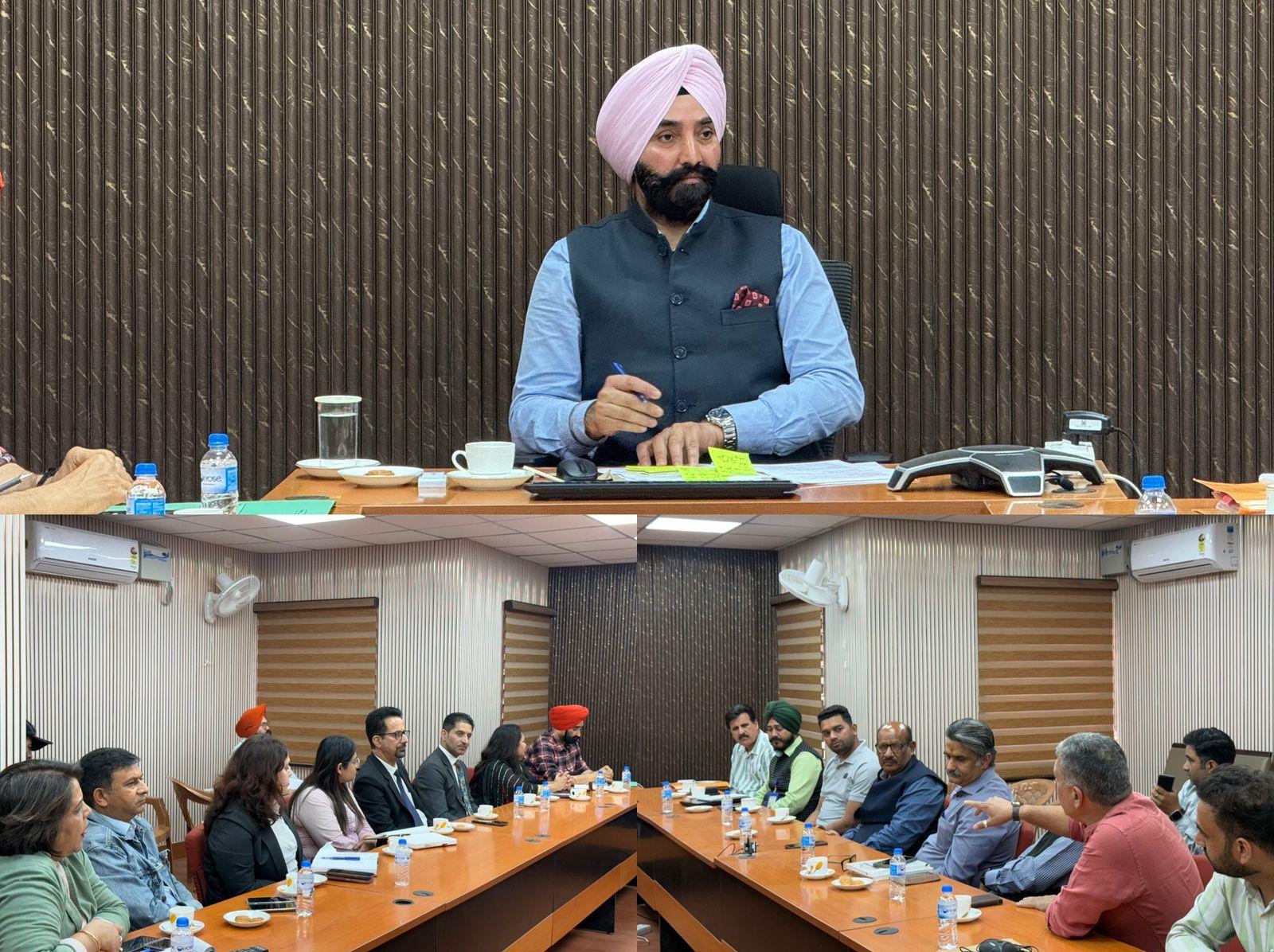 Labour Commissioner reviews licensing reforms, pitches J&K as industry-friendly UT