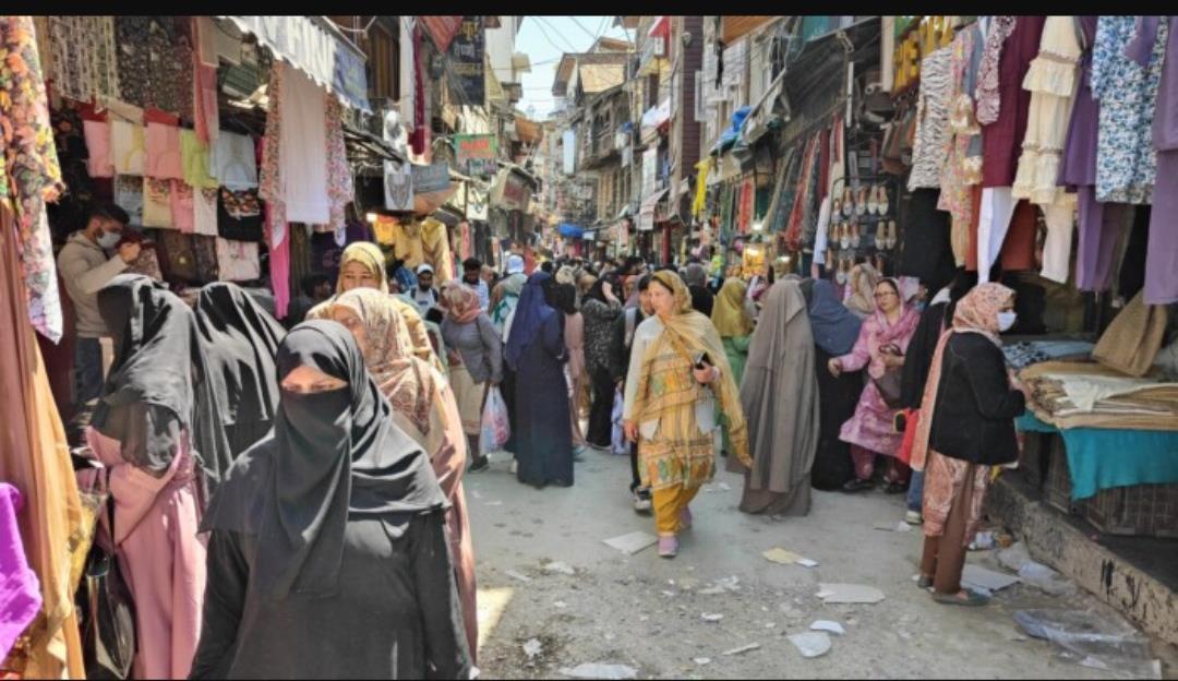 Slow business in markets cast shadow over Eid-ul-Fitr in Kashmir