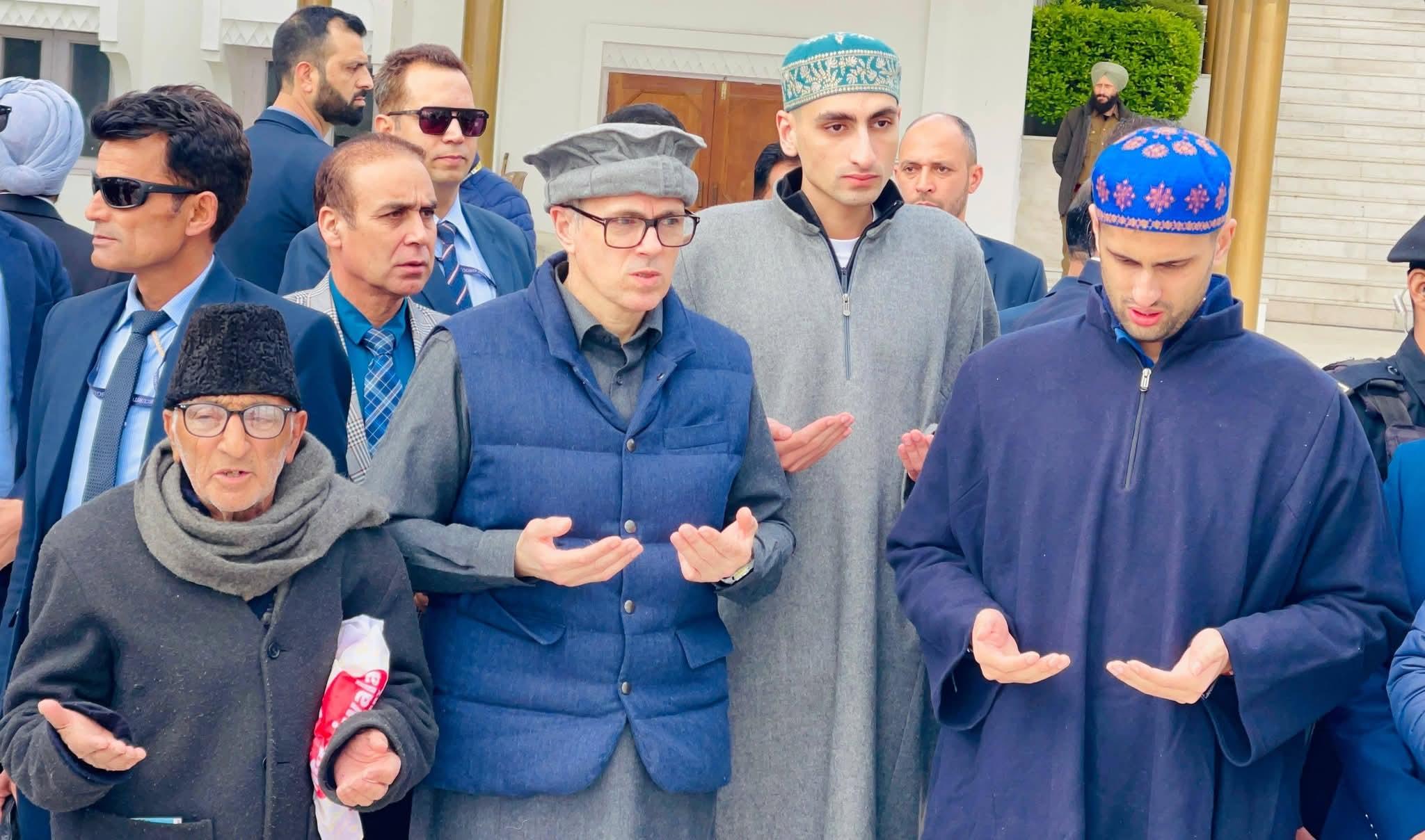 NC president, CM offer Eid prayers at Hazratbal, visit Sher-e-Kashmir's grave