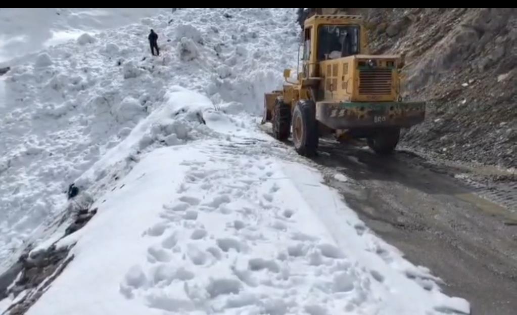 Two Avalanches Hit Bandipora-Gurez Road, No Casualties