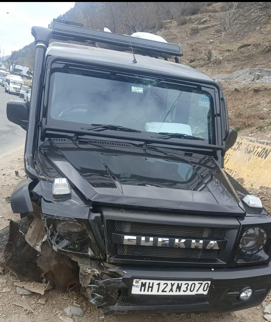 One Killed, Four Injured in Ganderbal Road Accident