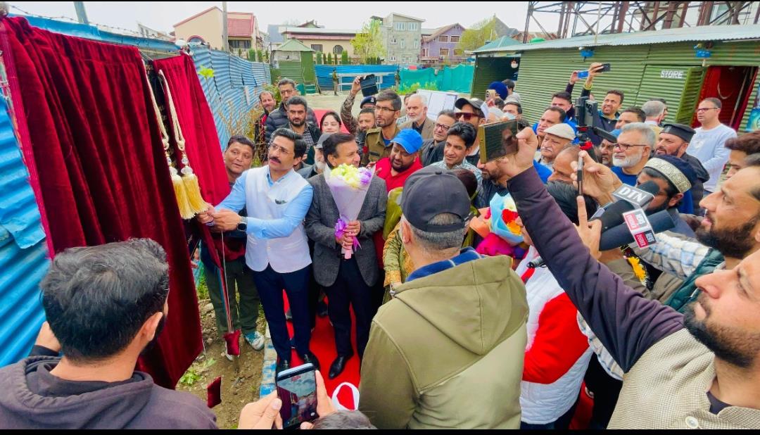 Ahsan Pardesi inaugurates new overhead water tank in Shivpora