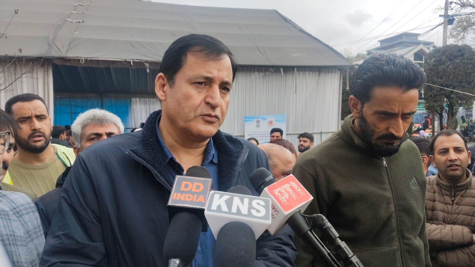 Kisan Mela: minister Javid Dar distributes financial aid, stresses on agri-sector growth