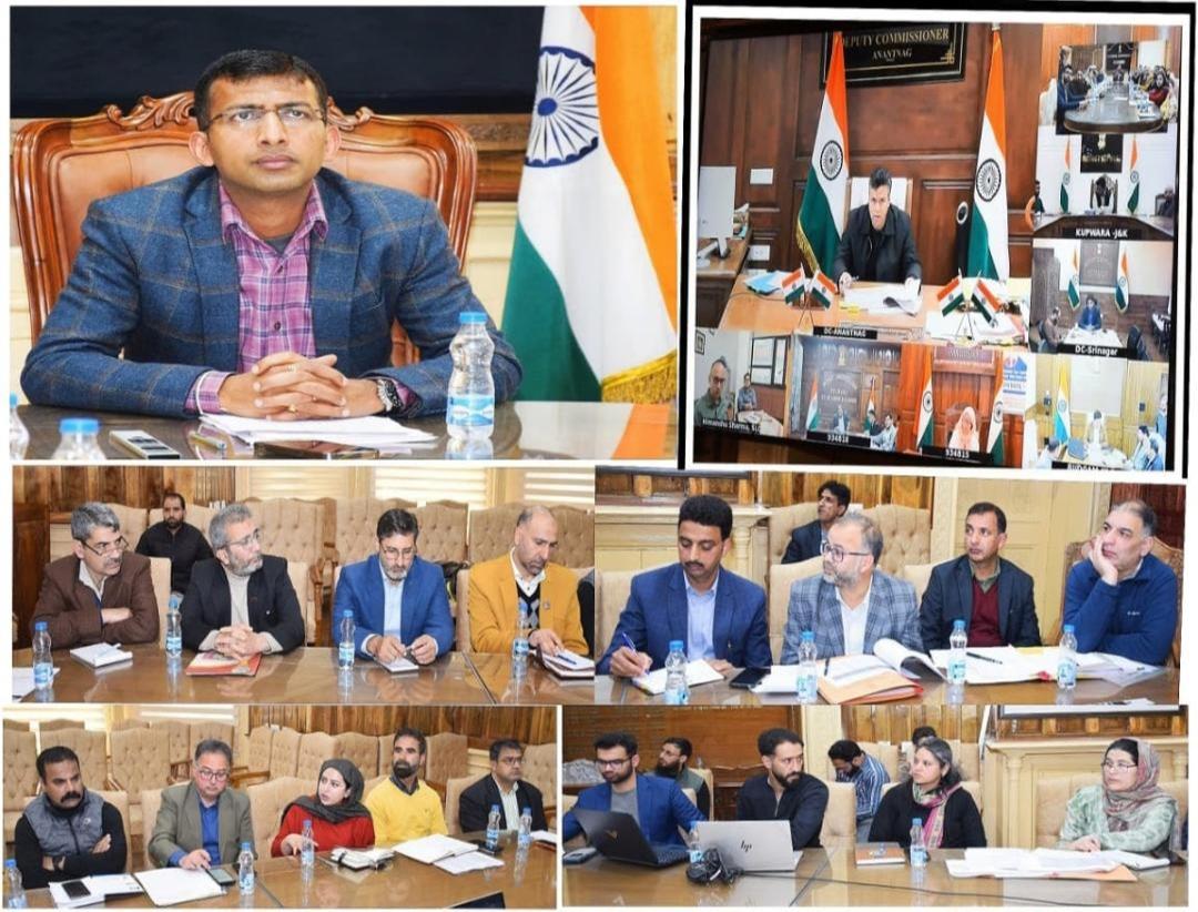 Div Com Kashmir reviews availability of Essential Commodities in Valley
