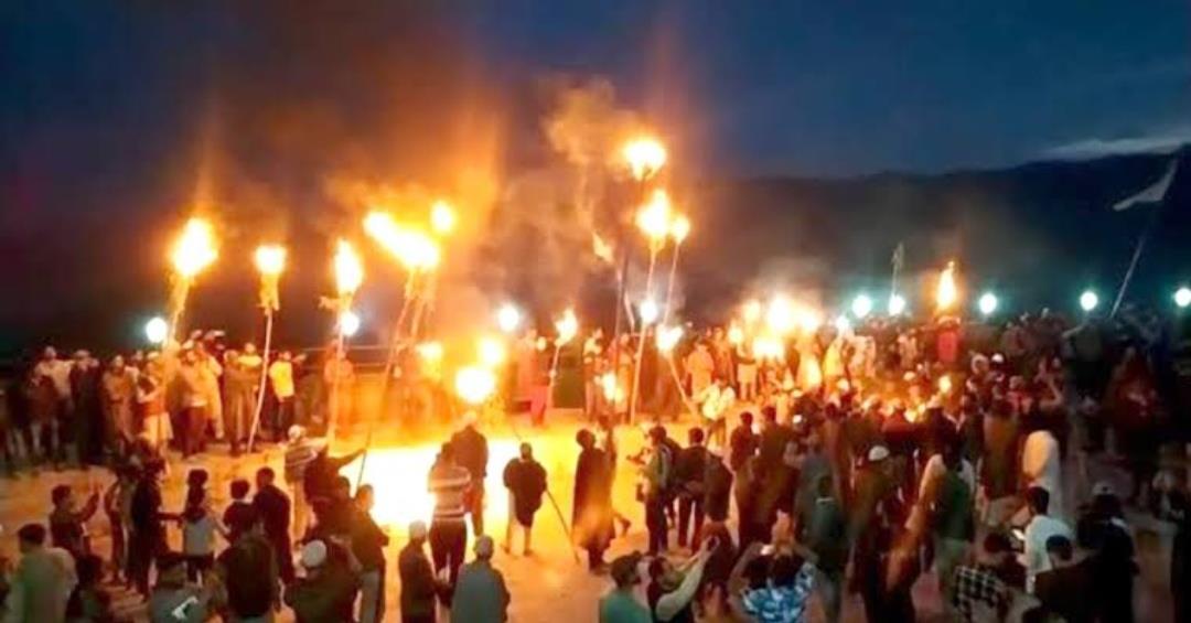 Shab-e-Douam observed at Aishmuqam shrine; Zool festival tomorrow