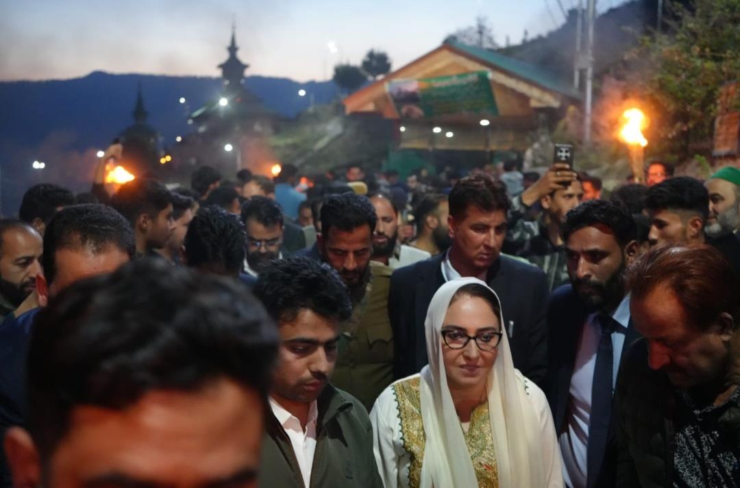 Dr Darakhshan Andrabi participates in Zool Festival at Aishmuqam shrine on Urs eve