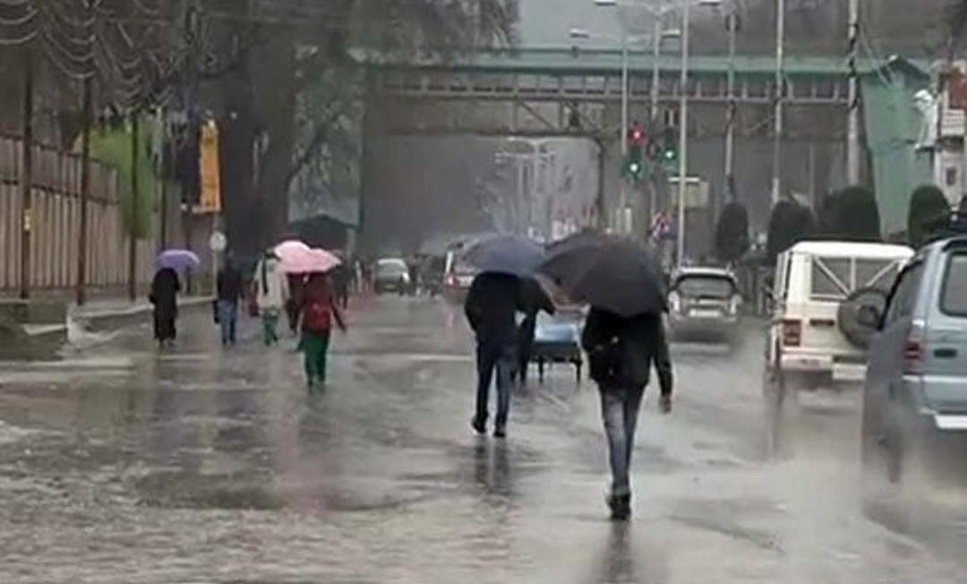 Rains lash Kashmir, wet spell to continue for next 24 hours: MeT