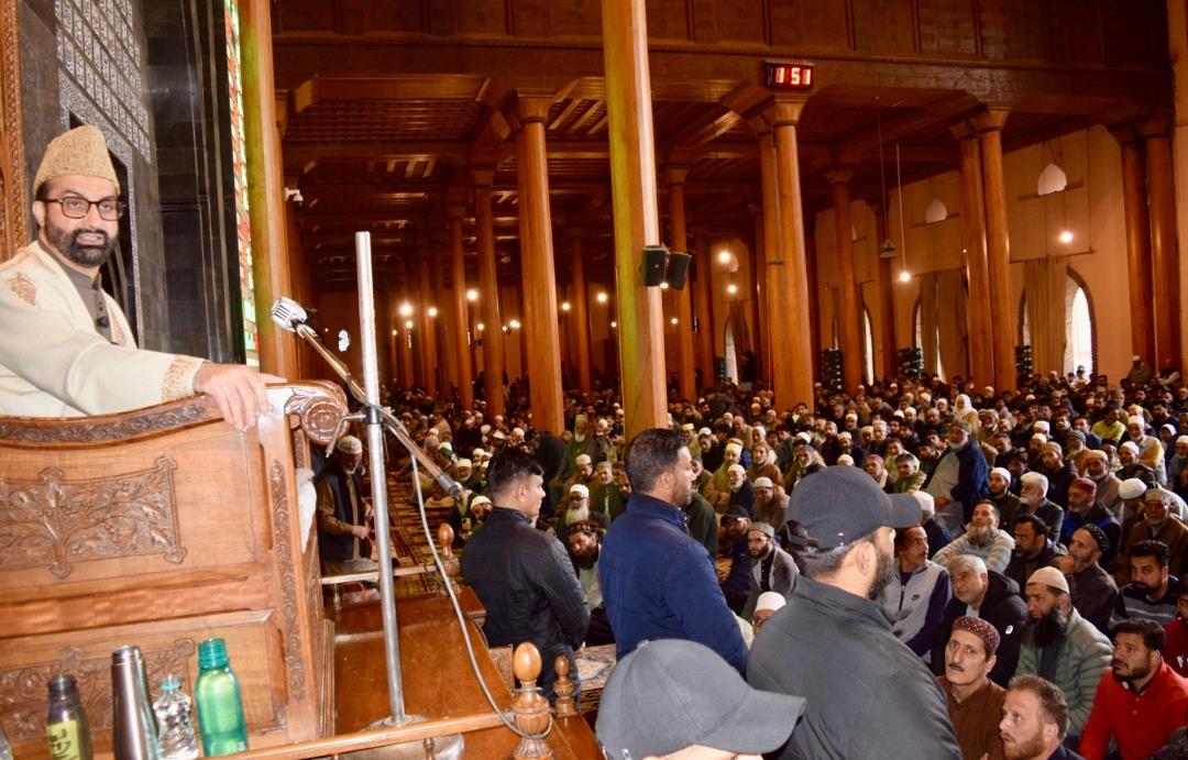 Mirwaiz hopes for justice in Ganderbal encounter