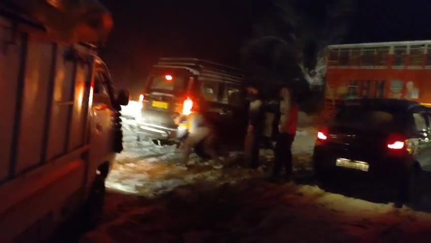Snowfall shuts Gurez road; 38 vehicles rescued