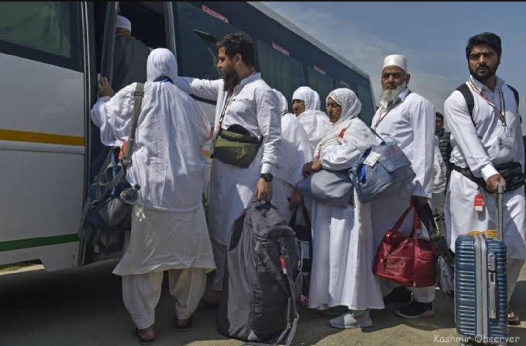 Departure of Hajj Pilgrims: Div Com Kashmir reviews preparations