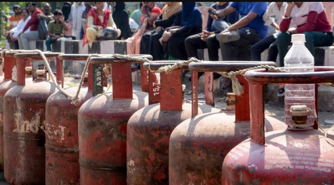 Baramulla Admin Sets Up Control Room to Address LPG, Essential Supply Grievances