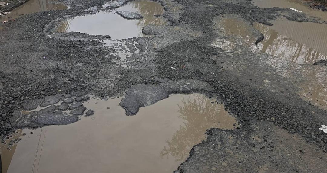 Kaloosa–Gurdal Road in Bandipora Turns Hazardous; Locals Seek Urgent Repairs