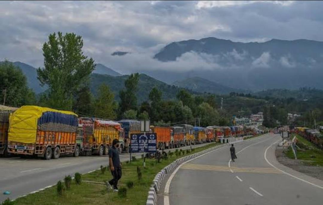 Landslide blocks Jammu–Srinagar highway in Ramban, traffic halted