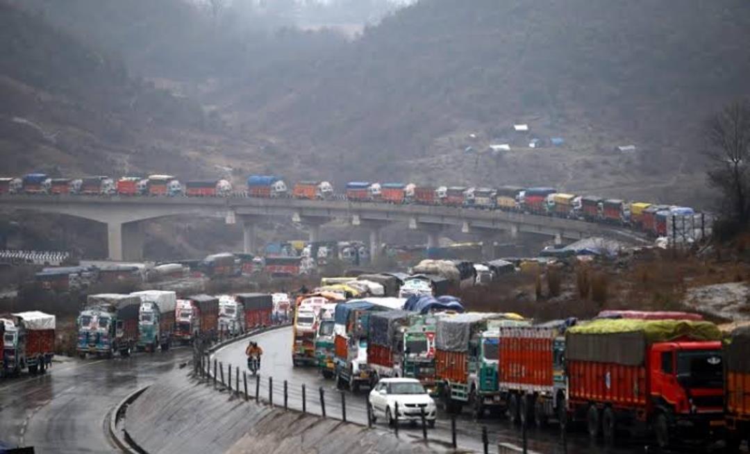 NH-44 reopens for passenger traffic in both directions on Jammu-Srinagar highway