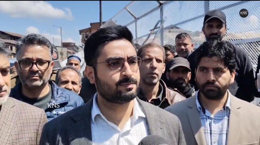 Fencing of three Srinagar bridges to be completed within a week: DC Akshay Labroo