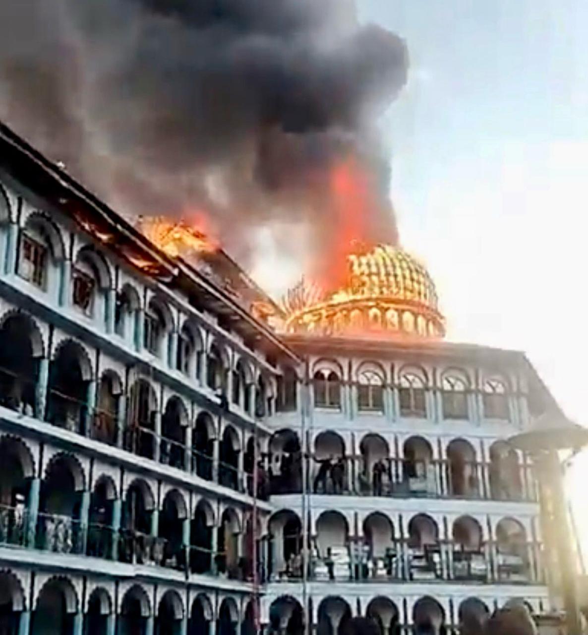 Provide all possible assistance to fire-hit Daruloom, MLA Mushtaq Guroo to admin