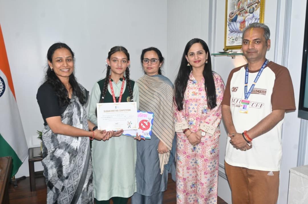 Director Information felicitates Winners of ‘Talent Vista-Poster Making