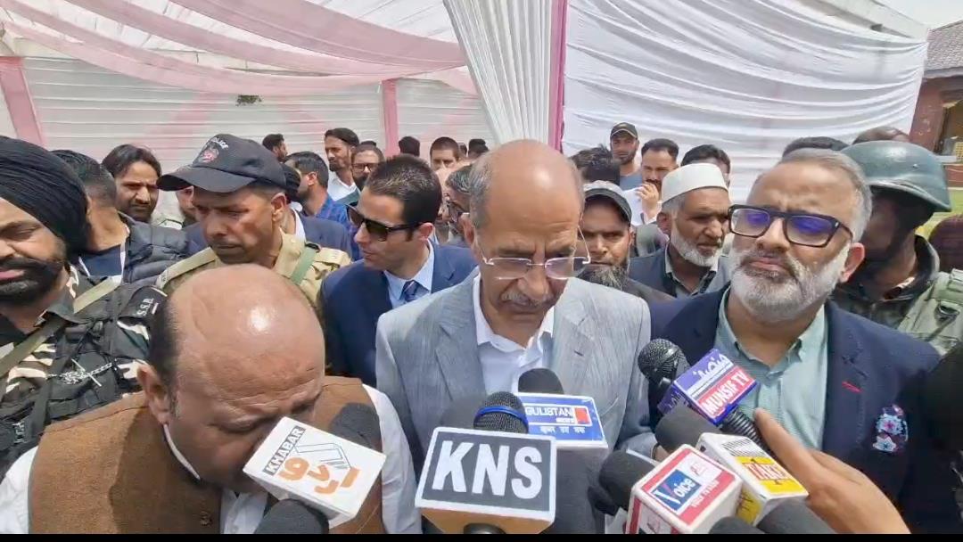 Handicraft industry must introspect on its inaction : Advisor Nasir Aslam Wani