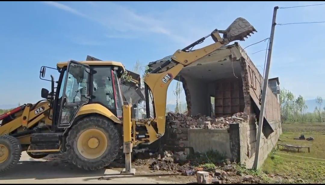 Four residential houses attached in Bijbehara under NDPS Act
