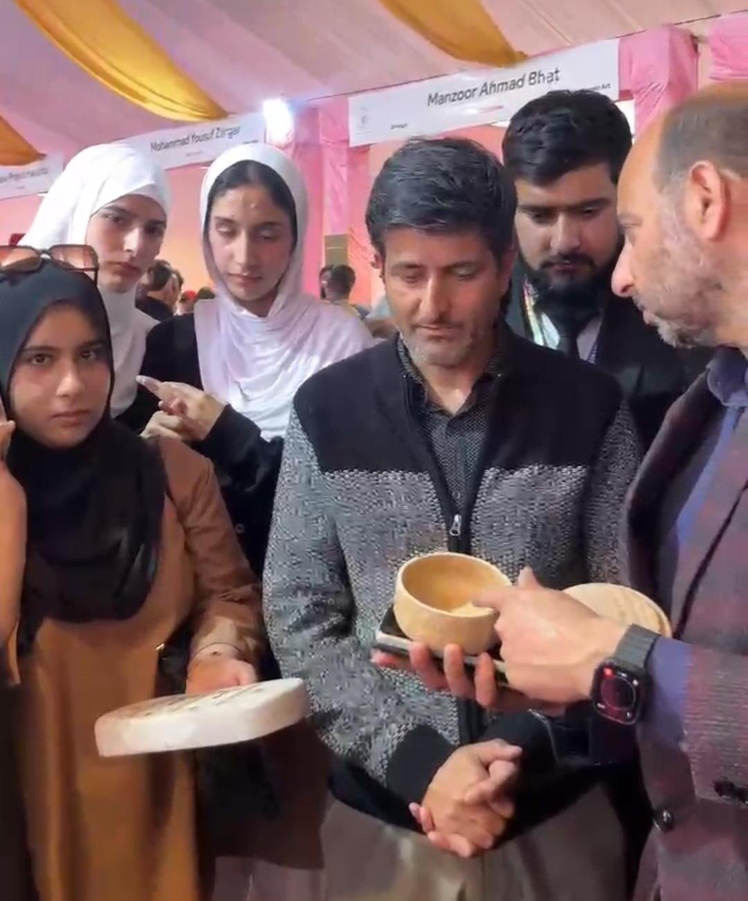 Amar Singh College trainees interact with artisans at Srinagar exhibition